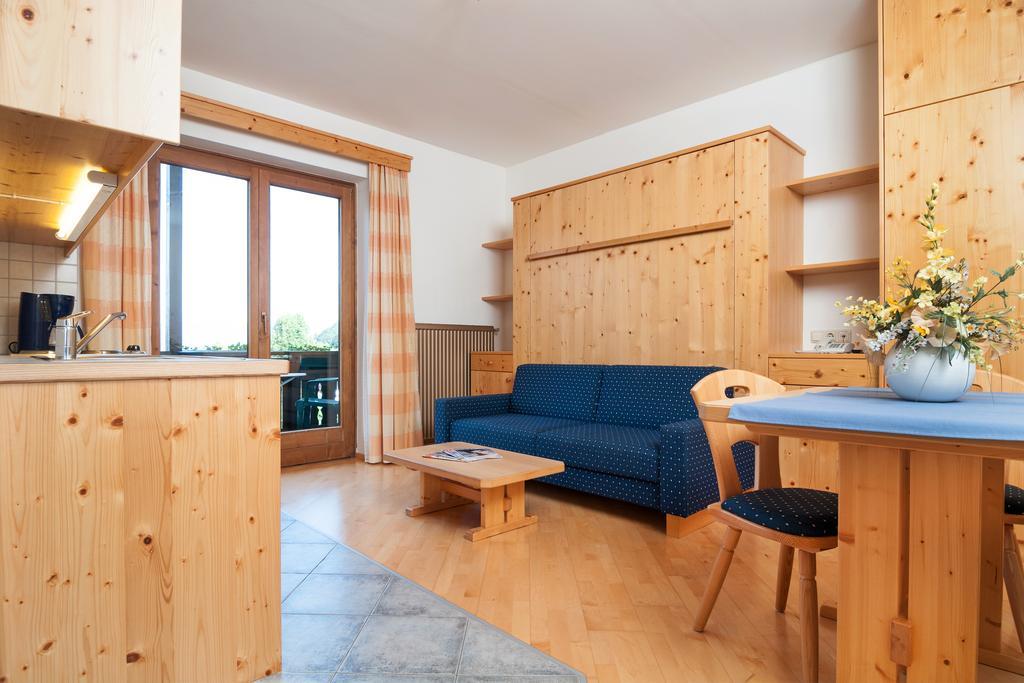 ホテル Hubertushof Latschach ober dem Faakersee エクステリア 写真