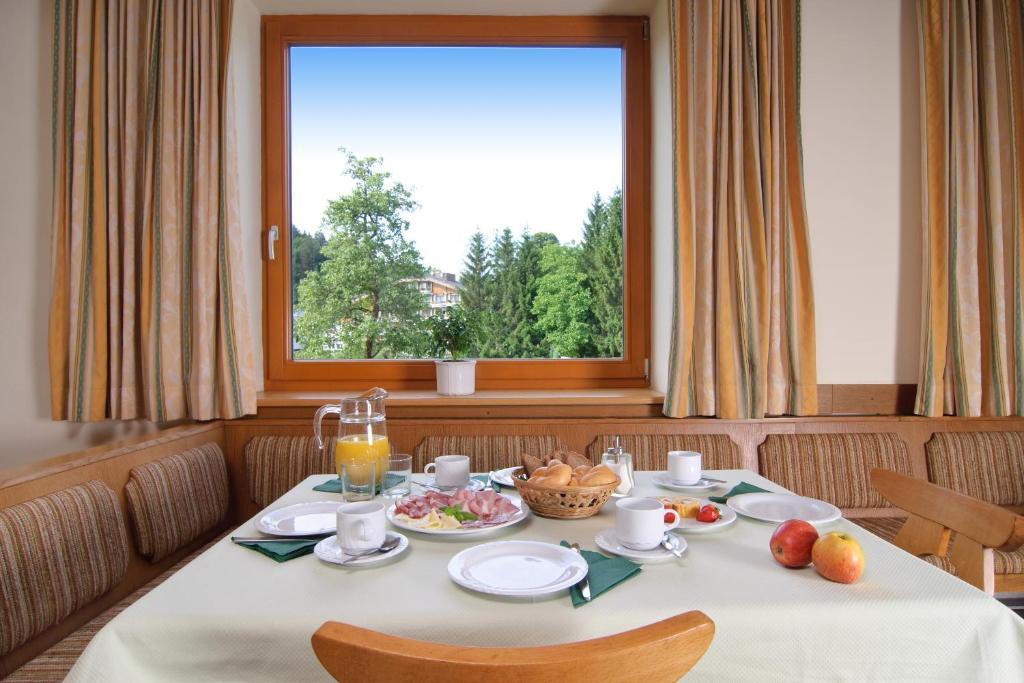 ホテル Hubertushof Latschach ober dem Faakersee 部屋 写真