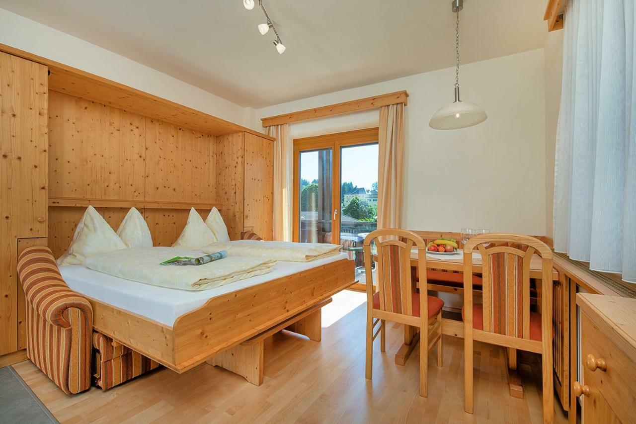 ホテル Hubertushof Latschach ober dem Faakersee エクステリア 写真