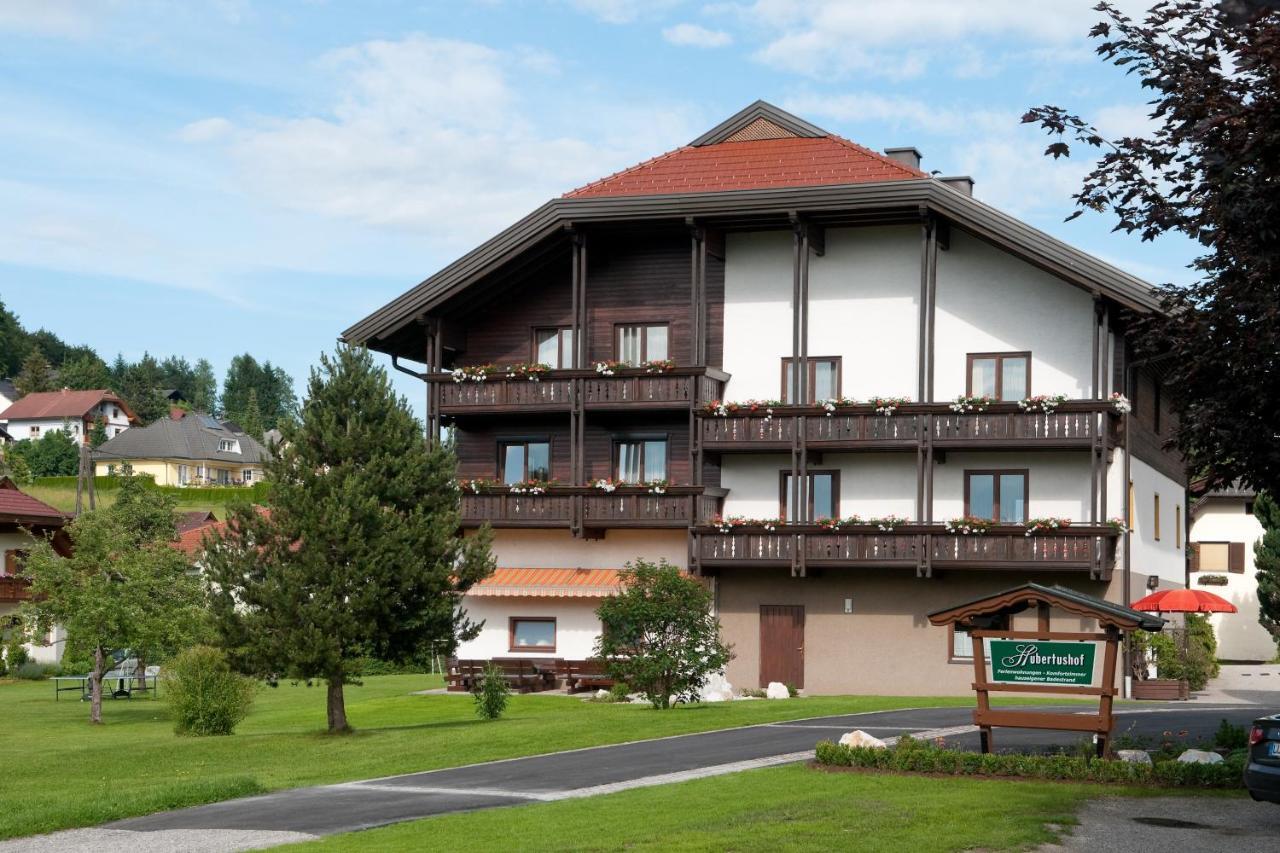 ホテル Hubertushof Latschach ober dem Faakersee エクステリア 写真